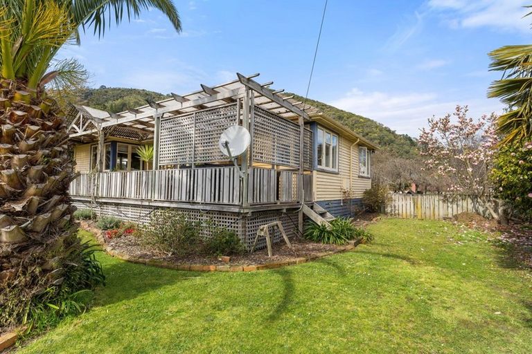 Photo of property in 34 Broadway, Picton, 7220