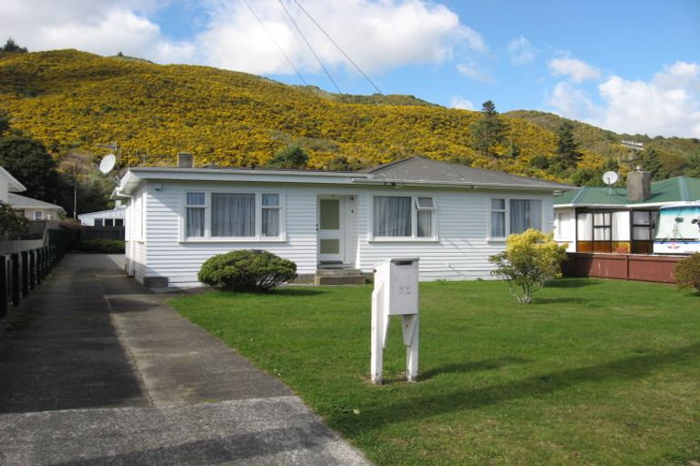 Photo of property in 53 Peel Place, Wainuiomata, Lower Hutt, 5014