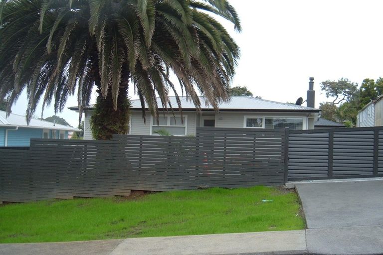 Photo of property in 17 Glendene Avenue, Glendene, Auckland, 0602