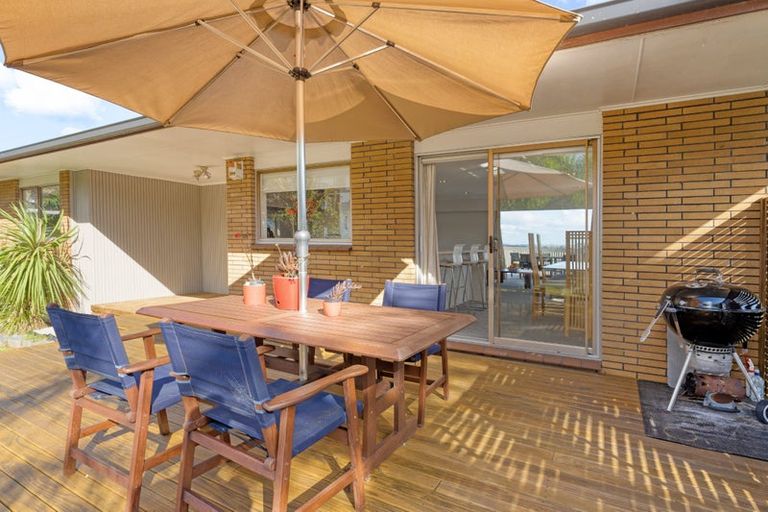 Photo of property in 52 Chelsea View Drive, Chatswood, Auckland, 0626