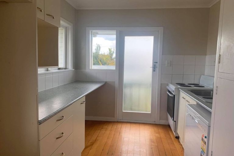 Photo of property in 2/40 Pupuke Road, Takapuna, Auckland, 0622