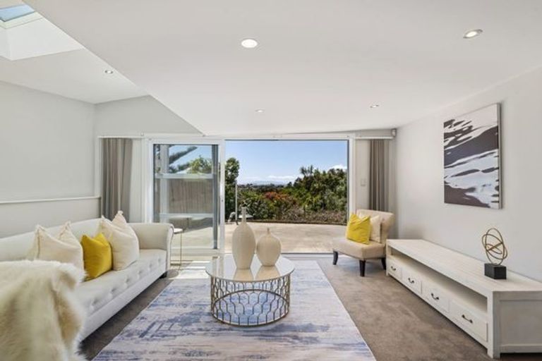 Photo of property in 9 Malters Place, Browns Bay, Auckland, 0630