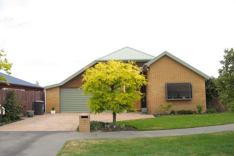 Photo of property in 2/6 Millcroft Place, Parklands, Christchurch, 8083