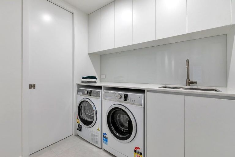 Photo of property in 17g Albert Street, Palmerston North, 4414