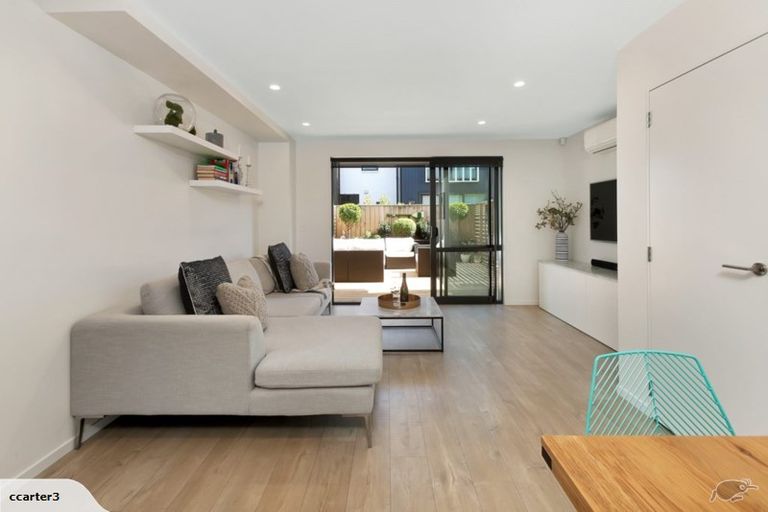 Photo of property in 47 Carder Court, Hobsonville, Auckland, 0618