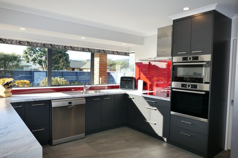 Photo of property in 68 Guildford Drive, Paraparaumu, 5032