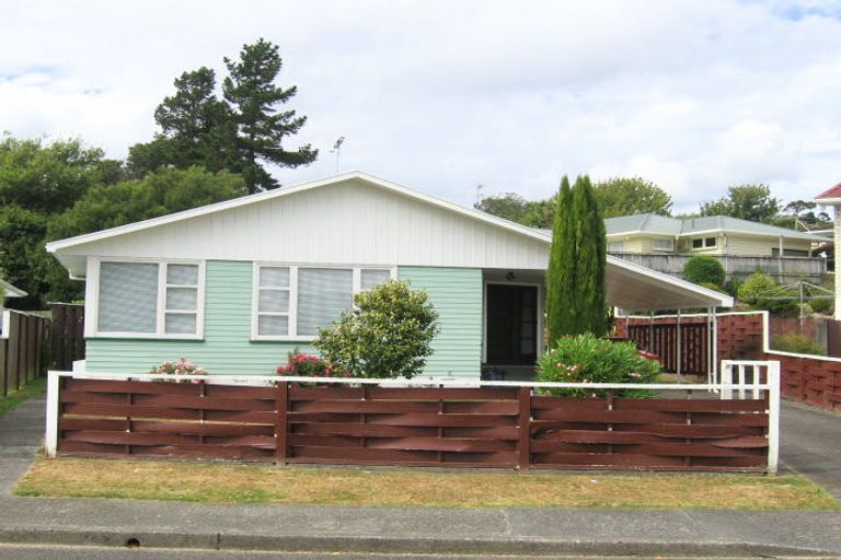 Photo of property in 8 Whirinaki Crescent, Heretaunga, Upper Hutt, 5018