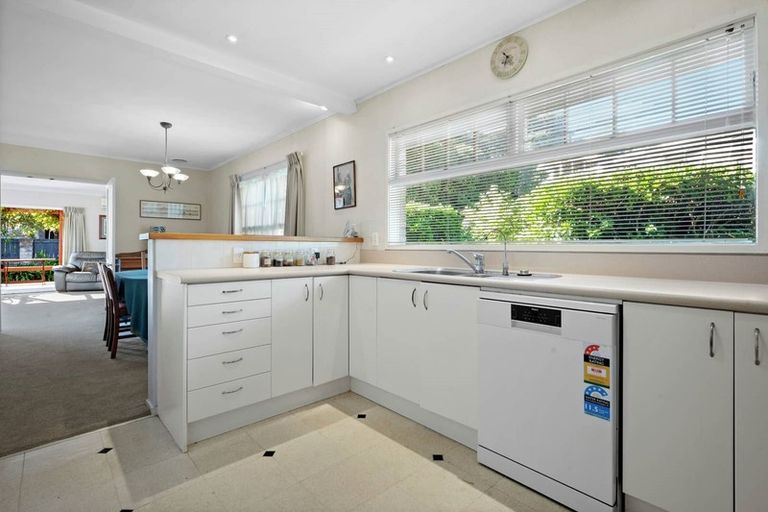Photo of property in 11 Mcmillan Place, Mellons Bay, Auckland, 2014