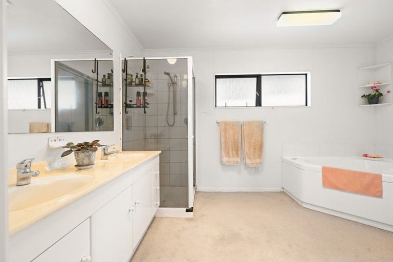 Photo of property in 91 Meadway, Sunnyhills, Auckland, 2010