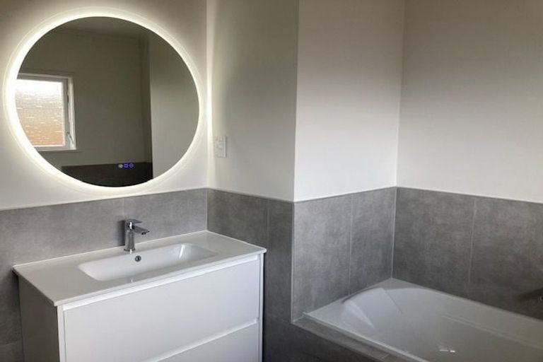 Photo of property in 1/2 Kurnell Drive, Botany Downs, Auckland, 2010