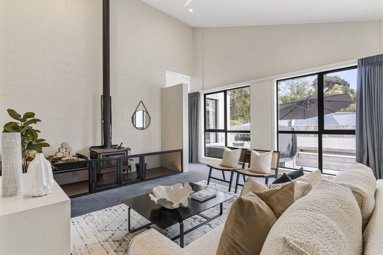 Photo of property in 11 Eugen Place, Bayview, Auckland, 0629