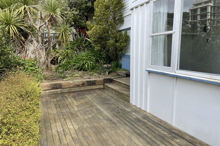 Photo of property in 10a Oriental Terrace, Mount Victoria, Wellington, 6011