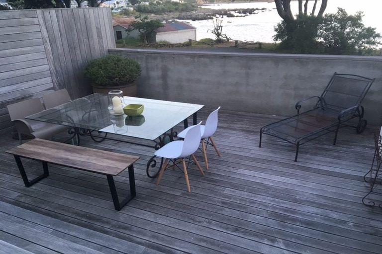 Photo of property in 144 Breaker Bay Road, Breaker Bay, Wellington, 6022