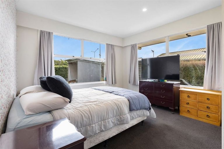 Photo of property in 8 Tracy Place, Redwood, Christchurch, 8051