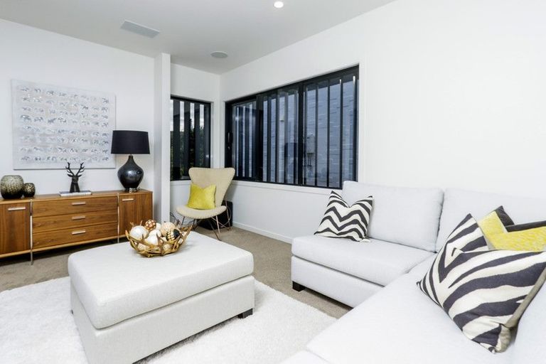 Photo of property in 123b Churchill Road, Rothesay Bay, Auckland, 0630