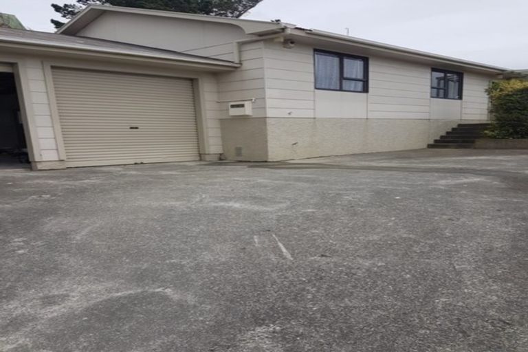 Photo of property in 20 Rice Crescent, Newlands, Wellington, 6037