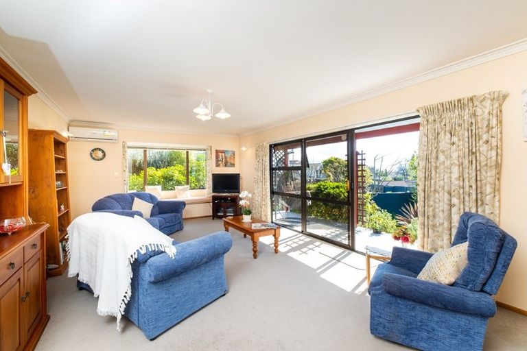 Photo of property in 2 Hunters Hill, Havelock North, 4130