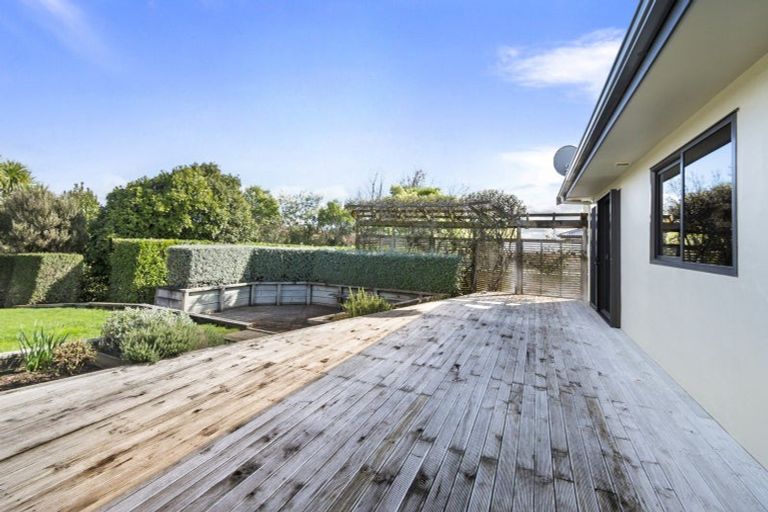 Photo of property in 11 Silkwood Place, Fitzherbert, Palmerston North, 4410