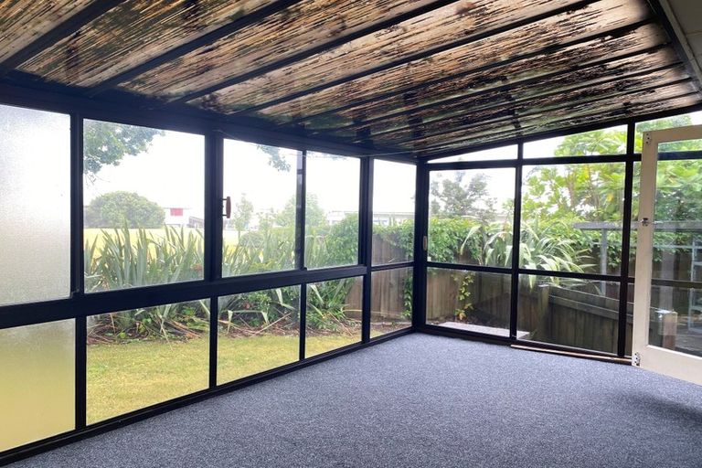 Photo of property in 1/66 Buscomb Avenue, Henderson, Auckland, 0610