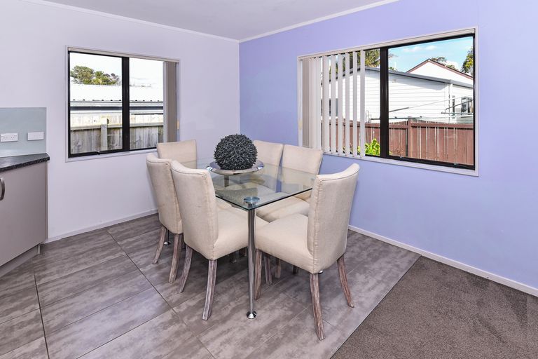 Photo of property in 8 Hadley Wood Drive, Wattle Downs, Auckland, 2103