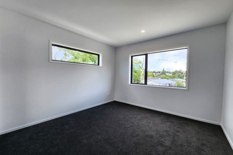 Photo of property in 1/47 Awaroa Road, Sunnyvale, Auckland, 0612