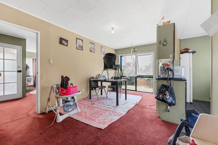 Photo of property in 14 Mile Place, Henderson, Auckland, 0612