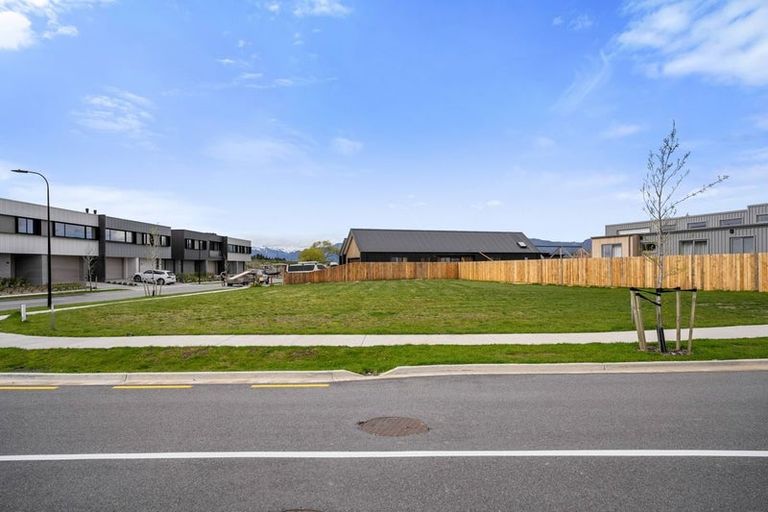 Photo of property in 12 Rubus Street, Wanaka, 9382