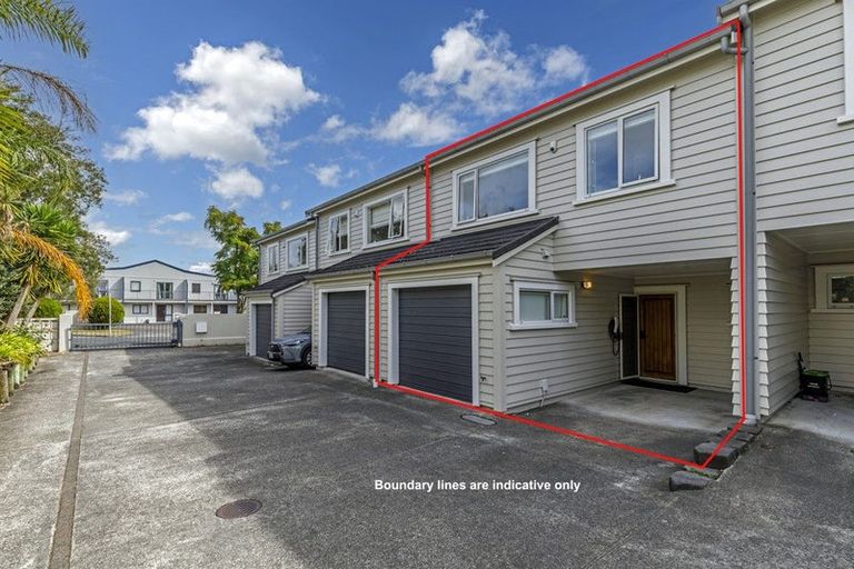 Photo of property in 3/78 Fernhill Way, Oteha, Auckland, 0632