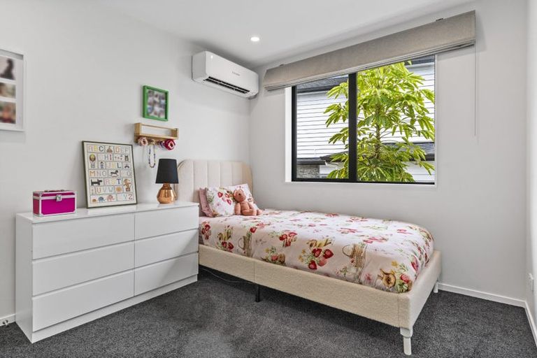 Photo of property in 71a Neil Avenue, Te Atatu Peninsula, Auckland, 0610