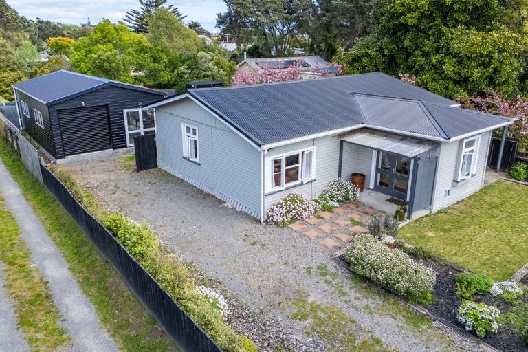 Photo of property in 27 Toi Street, Otaki Beach, Otaki, 5512