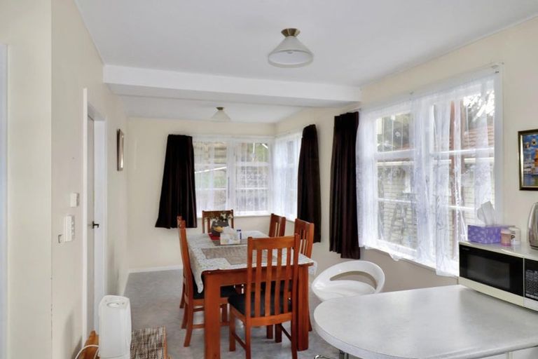 Photo of property in 41 Lyndfield Lane, Newlands, Wellington, 6037