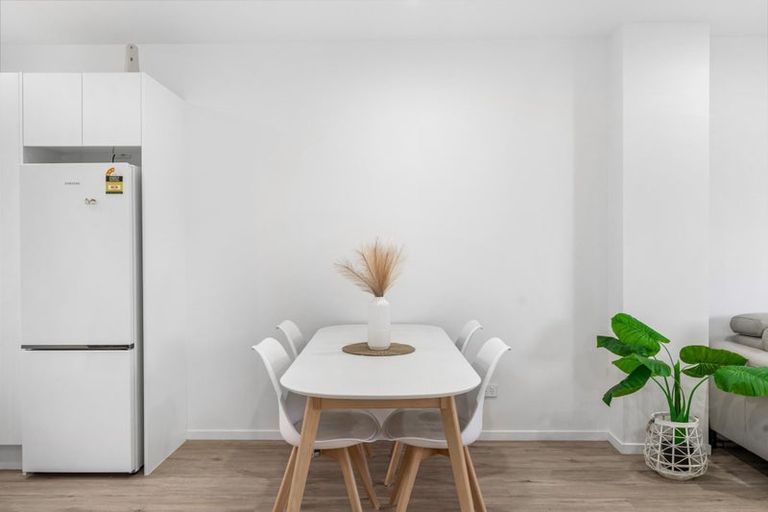 Photo of property in 37 Eileen Newey Place, Henderson, Auckland, 0612