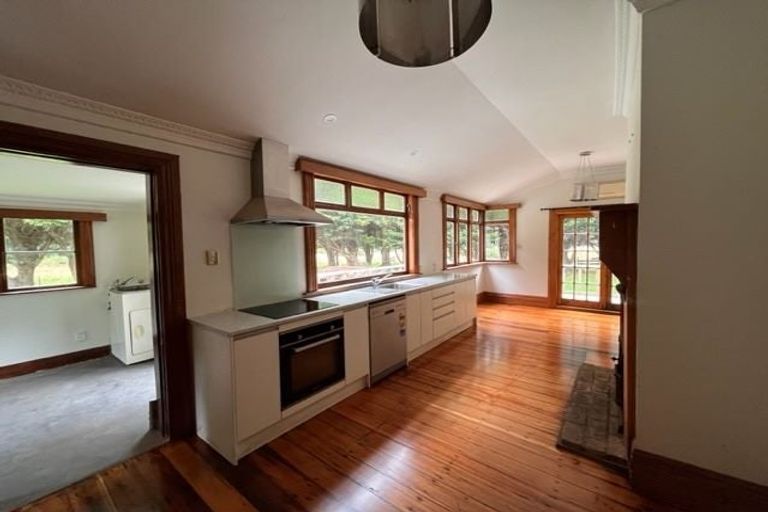 Photo of property in 140a Upper Fitzherbert Road, Wainuiomata, Lower Hutt, 5373