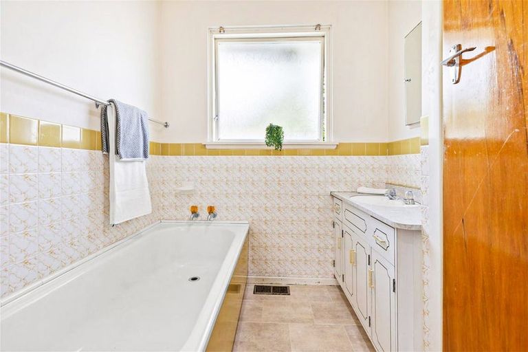 Photo of property in 8 Davidson Crescent, Hornby, Christchurch, 8042