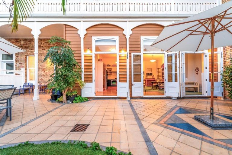 Photo of property in 2/5 King Edward Parade, Devonport, Auckland, 0624