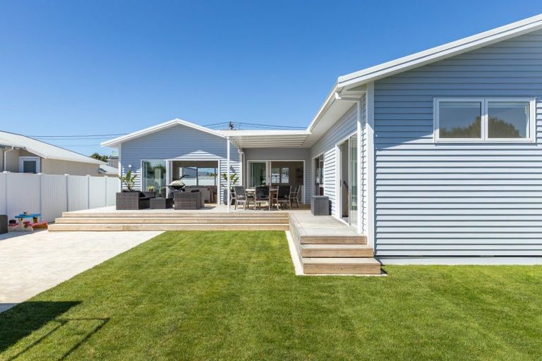 Photo of property in 12 Kowhai Street, Strandon, New Plymouth, 4312