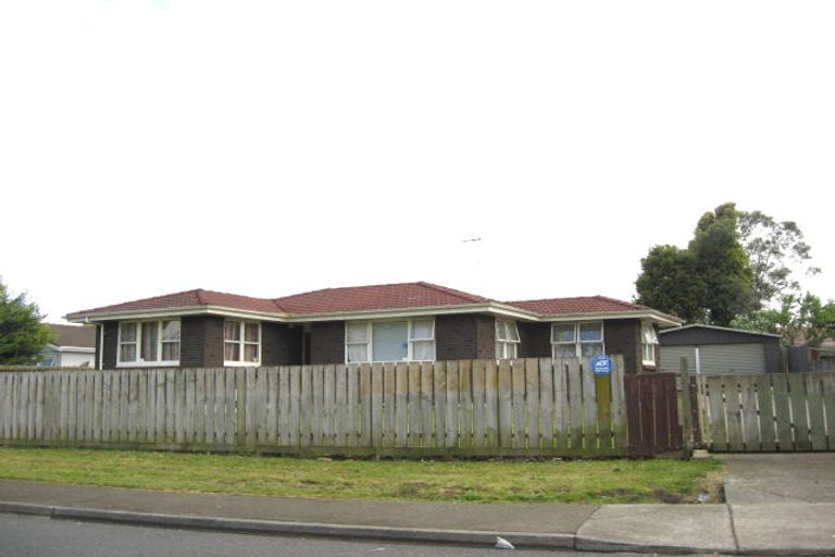 Photo of property in 130 Chichester Drive, Rosehill, Papakura, 2113