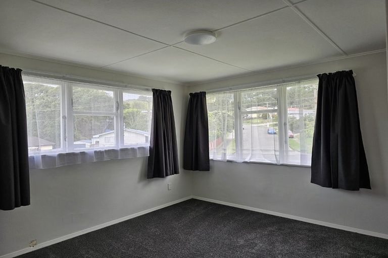 Photo of property in 153 Sievers Grove, Cannons Creek, Porirua, 5024