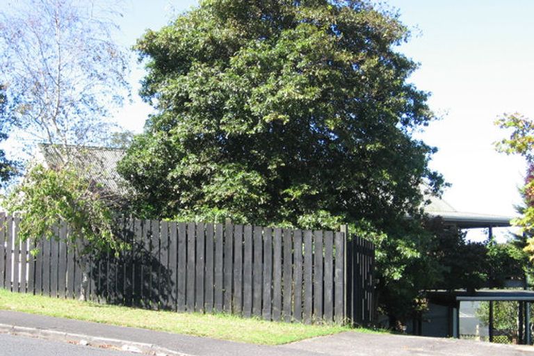 Photo of property in 4 Oreil Avenue, West Harbour, Auckland, 0618