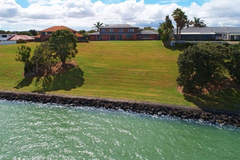 Photo of property in 8 Della Place, Conifer Grove, Takanini, 2112