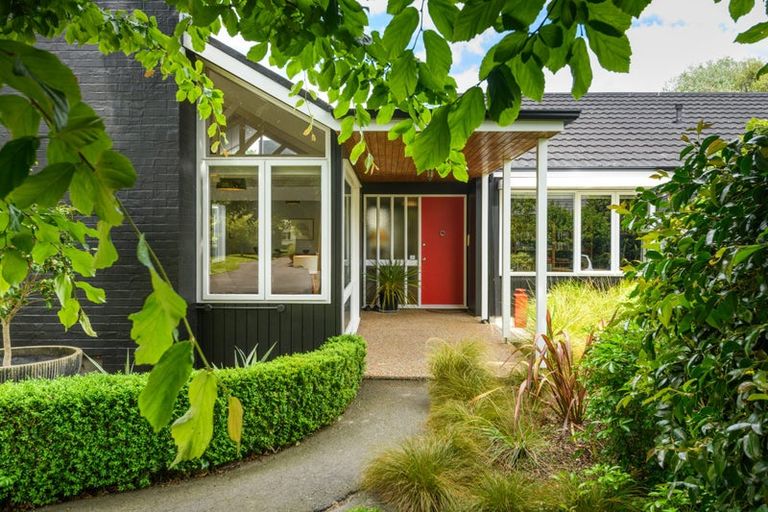 Photo of property in 26 Manapouri Crescent, Hokowhitu, Palmerston North, 4410