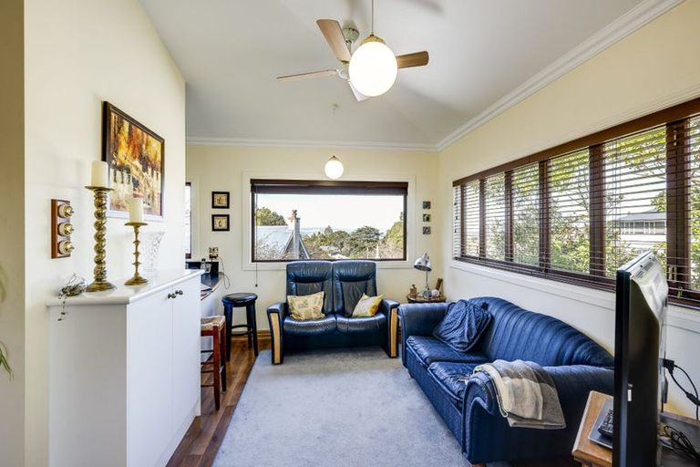 Photo of property in 2 Cobden Crescent, Bluff Hill, Napier, 4110