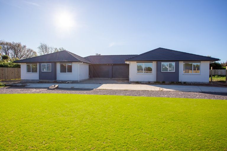 Photo of property in 10 Van Baarle Close, Carterton, 5713