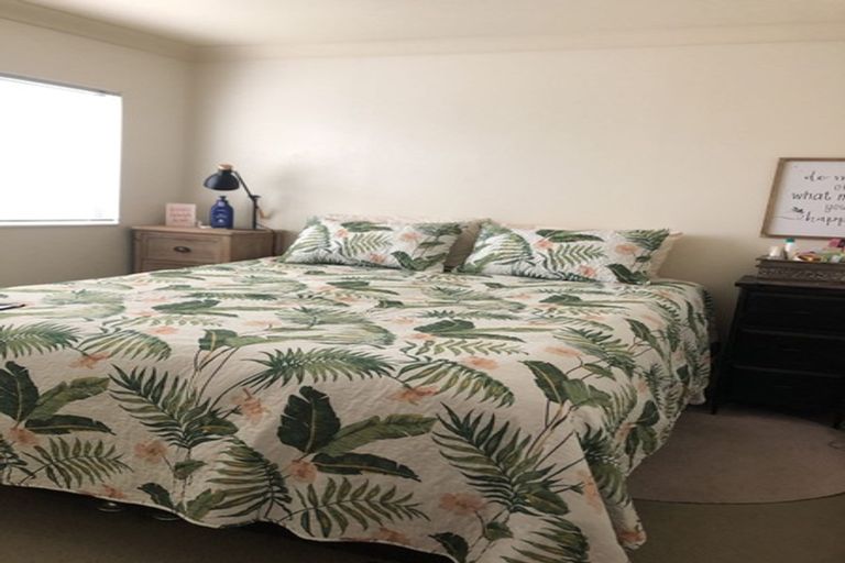 Photo of property in 1/5 Carole Crescent, Pakuranga, Auckland, 2010