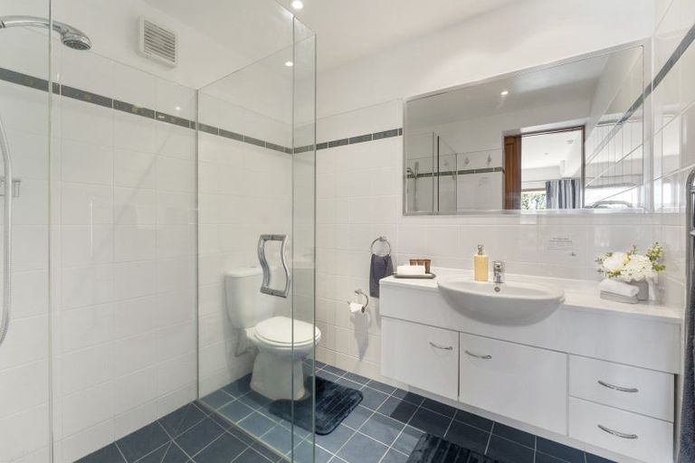 Photo of property in 62 Kiriwai Road, Paremata, Porirua, 5024