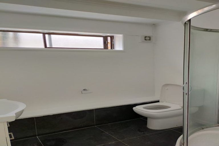 Photo of property in 2/84 Velma Road, Hillcrest, Auckland, 0627