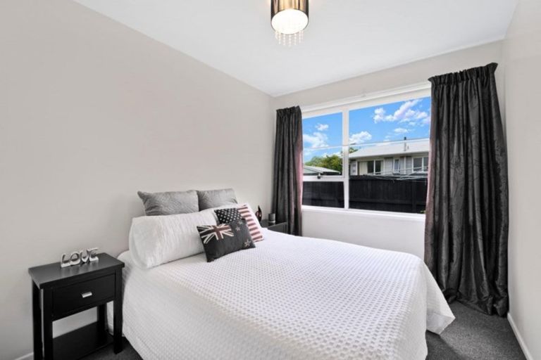 Photo of property in 2/11 Peckham Lane, Woolston, Christchurch, 8062