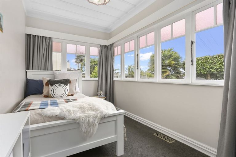 Photo of property in 7 Tui Glen Road, Birkenhead, Auckland, 0626