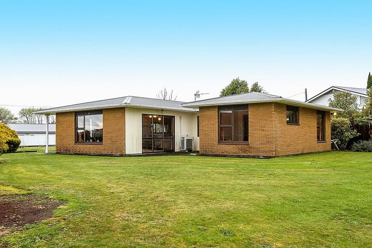 Photo of property in 18 Dunn Street, Egmont Village, 4372