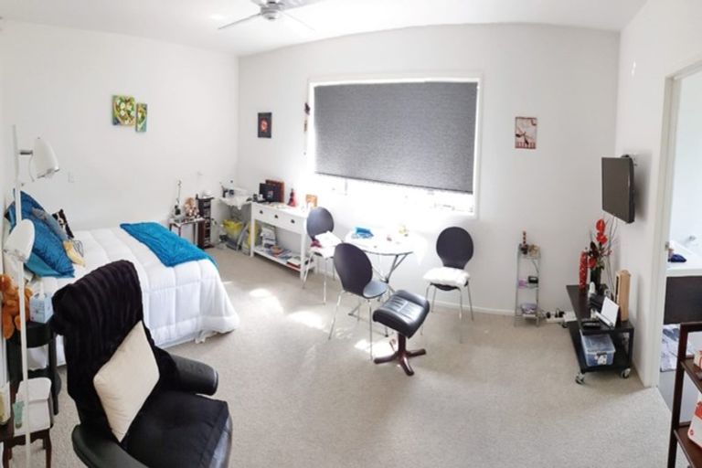 Photo of property in 28 Kilmacrennan Drive, Rosehill, Papakura, 2113